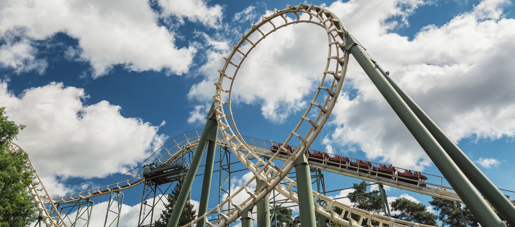 Markets on a rollercoaster but in the long run who wins the challenge between btp and equities?